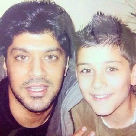 Yaser Malik and his son Zayn Malik took a picture when Zayn was still a kid.